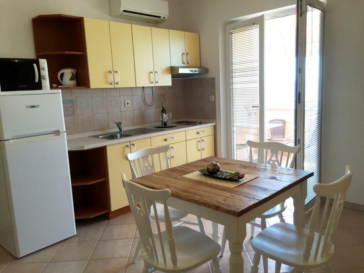 Apartmani Lorena Привлака Экстерьер фото